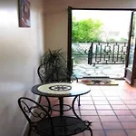 Spacious Quentoinise Town House Nyaraló *