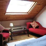 Spacious Quentoinise Town House Nyaraló *