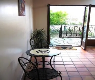 Spacious Quentoinise Town House بيت للعطل *