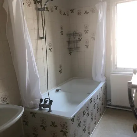 Spacious Quentoinise Town House