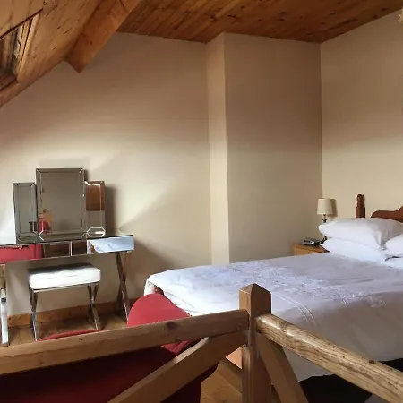 Spacious Quentoinise Town House *