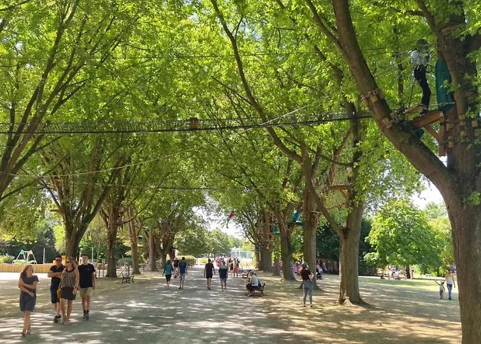 펜션 Spacious Quentoinise Town House *